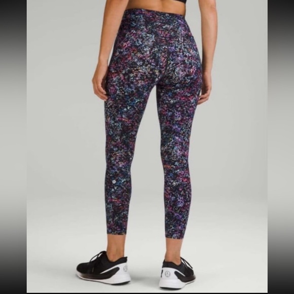 EUC Lululemon Set. Size Top 4, 6/Bottom 6 - Picture 9 of 9